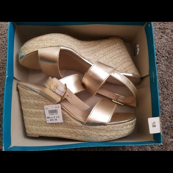 Montego Bay Club Golden Wedges - Picture 1 of 4